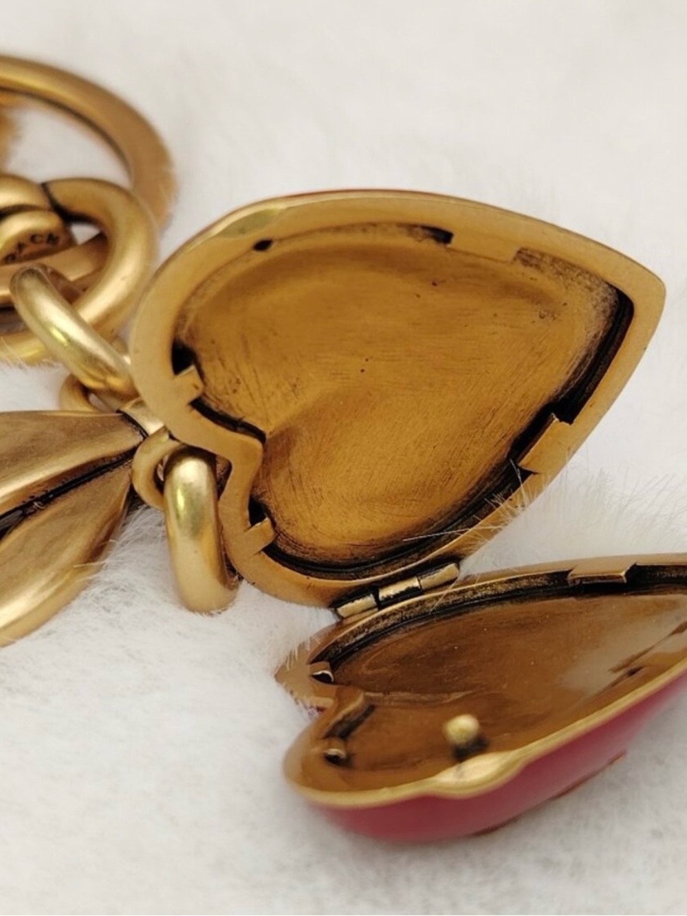 NWT COACH Red Heart & Gold Bow Keychain Keyring - Picture 3 of 5